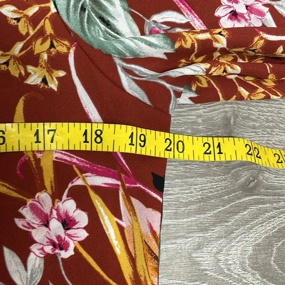NWT Christopher & Banks 3/4 Sleeve Asymmetrical Hem Tropical Print Top S - Picture 8 of 14